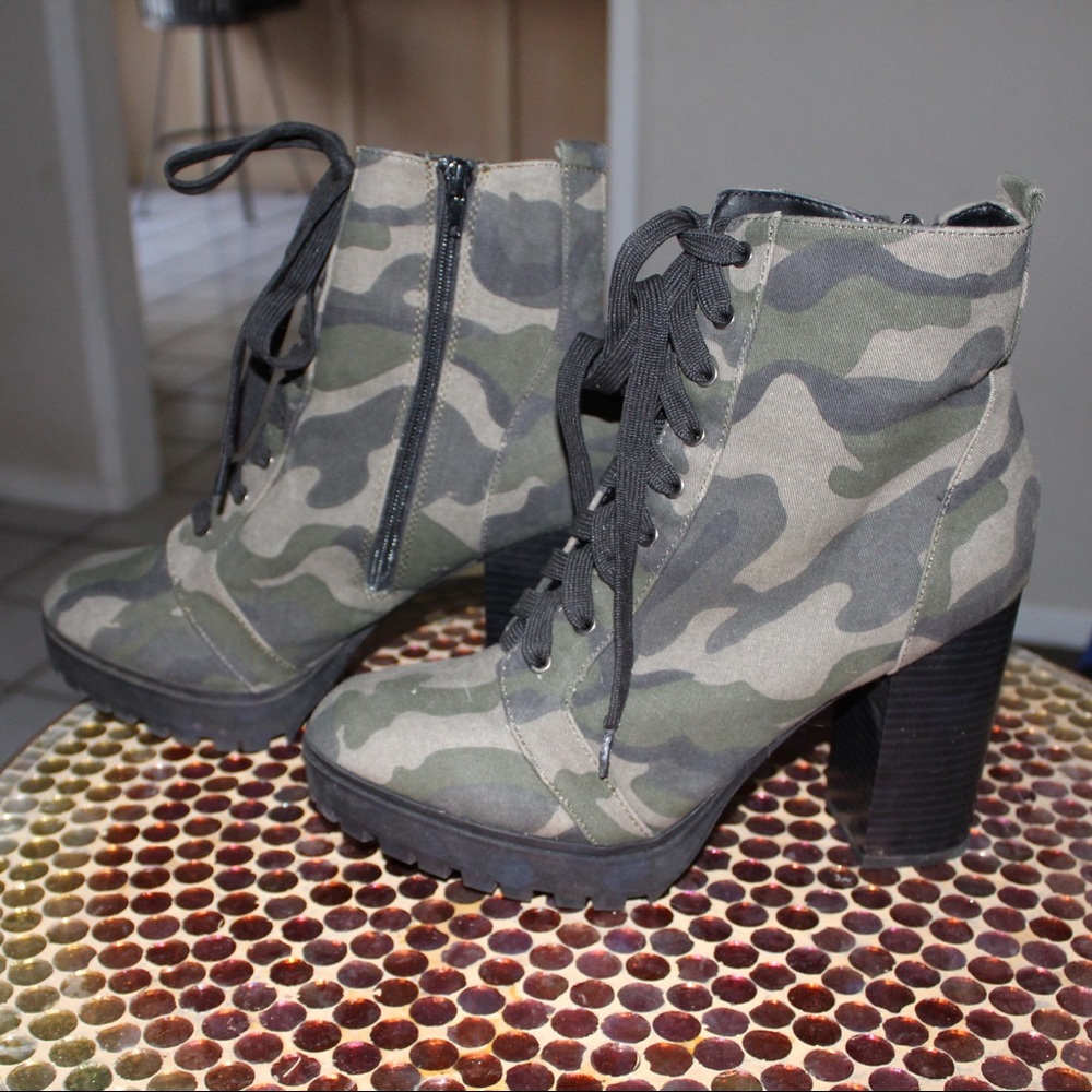 🙌🏽Camp lace up booties🙌🏽